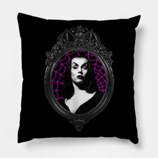 VAMPIRA CAMEO 1 Pillow