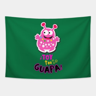 I'm pretty! Funny pink Martian with the funny phrase in Spanish: ¡Toy toa guapa!. Popular expression in Spanish. Tapestry