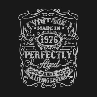 Vintage 1976 44th Birthday 44 Years Old Gift Mens T-Shirt