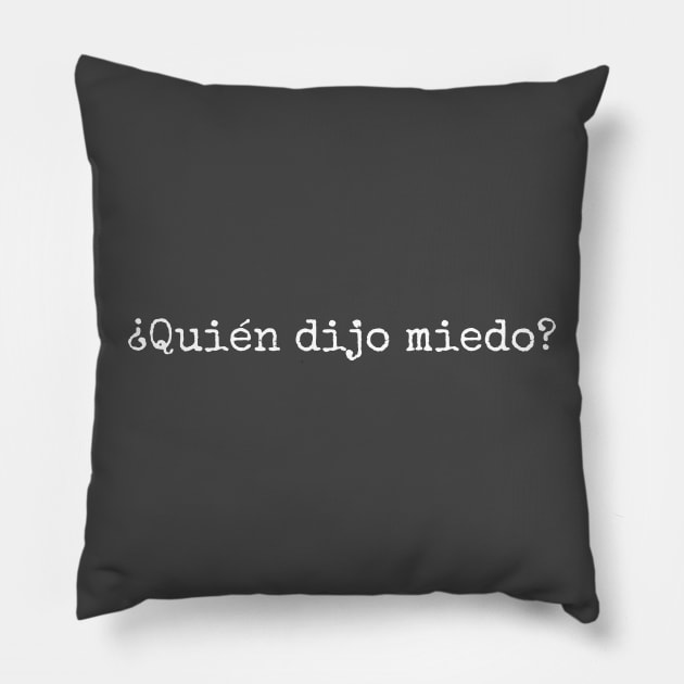 ¿Quien dijo miedo? Pillow by Words2Wear