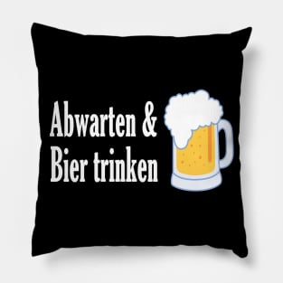 Abwarten und Bier trinken Pillow