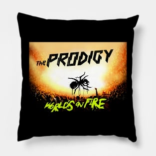 Frody ant 4 Pillow