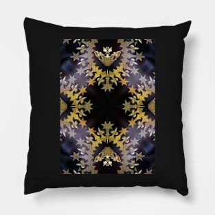 Pattern of gold star-shaped baroque crown Pillow