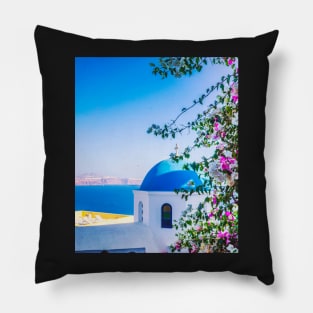 Aesthetic island photo with flowers Pillow