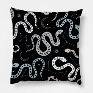 Wriggling snakes pattern Pillow