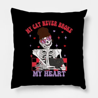 My cat never broke my heart single ladies single life funny Pillow