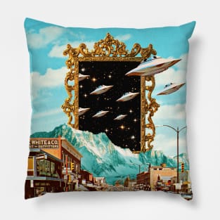 Alien visit collage art Pillow