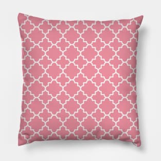 Classic Quatrefoil arabic pattern in blush pink Pillow