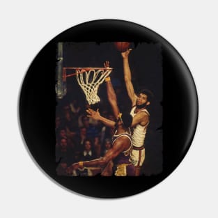 Wilt vs Kareem 'Giants of The Game' Pin