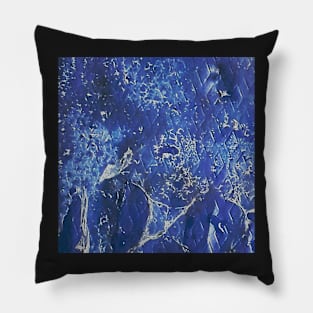 Motive in Blue Pillow