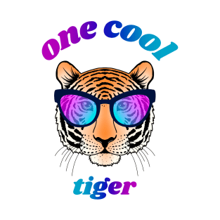 Cool tiger face with gradient glasses T-Shirt