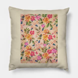 Golden Flitch (Digital Vintage Retro / Glitched Pastel Flowers - Floral design pattern) Pillow