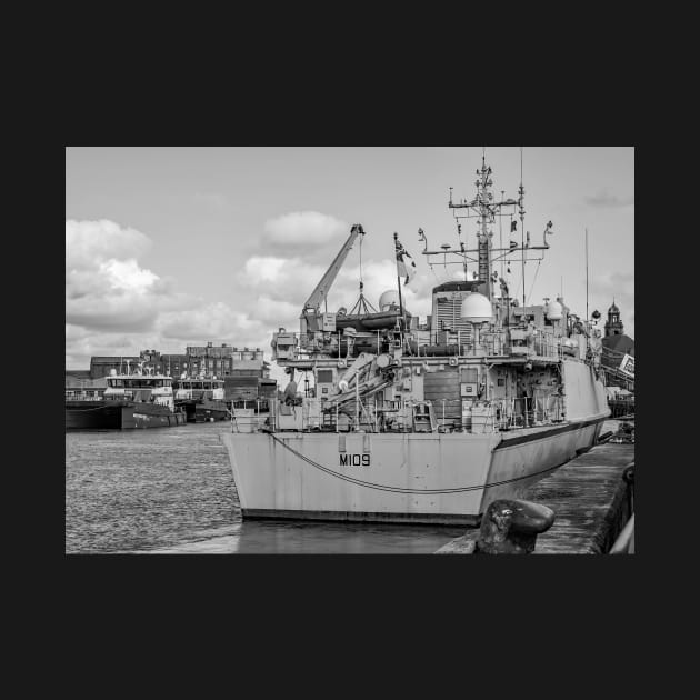 HMS Bangor war ship moored in Great Yarmouth docks by yackers1