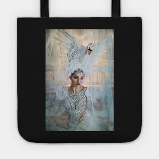 Swan portrait Tote