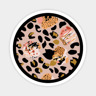 Modern abstract rose and leopard texture beige Magnet
