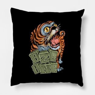 DZE tiger pug Pillow