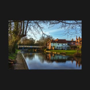 The Kennet and Avon At Sulhamstead T-Shirt