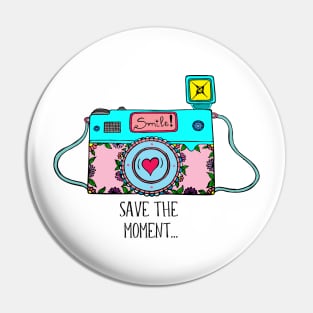 Retro camera Pin