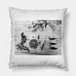 Black & white love. Pillow