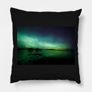 Beautiful northern lights over lake Pillow