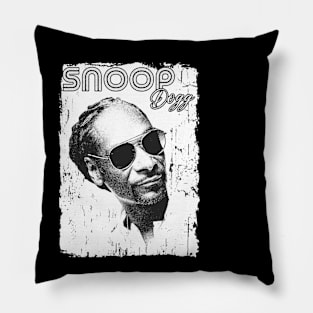 Snoop dogg//black white design T-Shirt Pillow