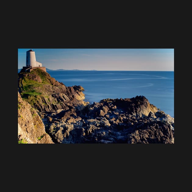 THE ROCKY COASTAL SHORE OF LLANDDWYN by dumbodancer