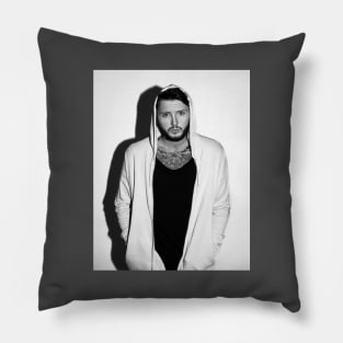 Tour James Katess Arthur Pillow