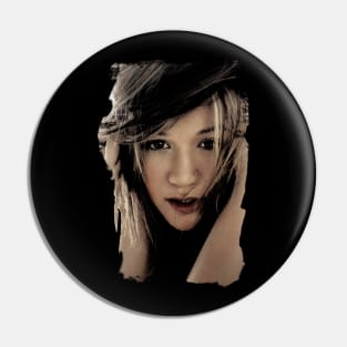 The Voice of Kelly Vocal Powerhouse Pin