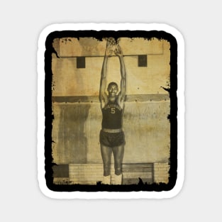 Wilt Chamberlain - Vintage Design Of Basketball Magnet