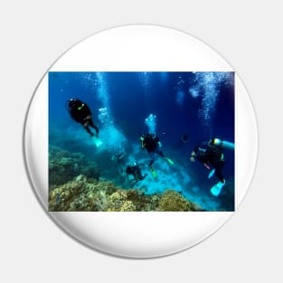 scuba divers Pin