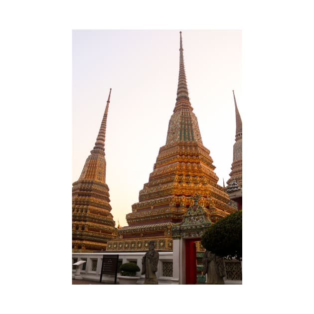 Second entrance view to Phra Chedi Rai with two guardians by kall3bu