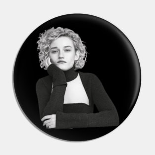 Julia Garner / 1994 Pin