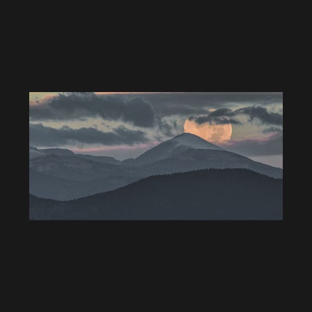 Sugarloaf Moonset by nikongreg