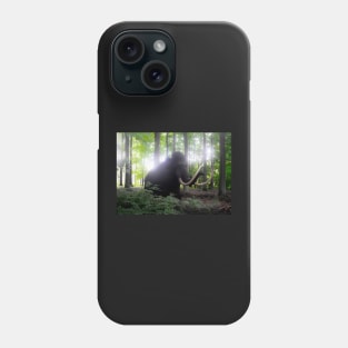 Mammut im Wald mamut mammoth ancient elephant in the woods Phone Case