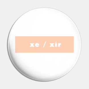 xe / xir - peach Pin