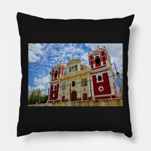 Nicaragua - Léon Iglesia El Calvario Pillow