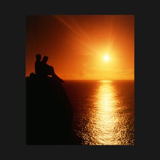 COUPLE STARING AT THE SUNSET T-Shirt