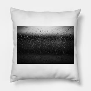 Focus play - Shades of grey on a rainy day Pillow