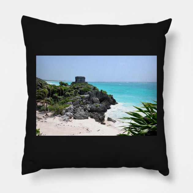 Mexique - Site archéologique de Tulum Pillow by franck380