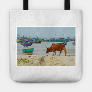 Cow on Mui Ne Beach Tote