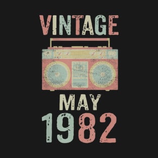 Born May 1982 Vintage Birthday Retro Ghetto Blaster T-Shirt