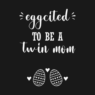 Eggcited to be a twin Mom pregnancy announcement EggSpecting T-Shirt