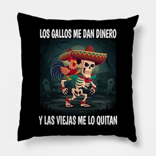 Los gallos me dan dinero y las viejas me lo quitan Pillow