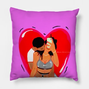 Love does exist Pillow