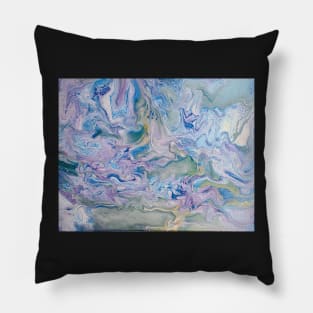 Light periwinkle pour Pillow