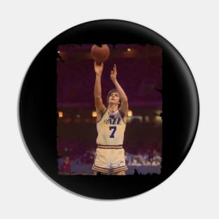 Pete Maravich - Vintage Design Of Basketball Pin