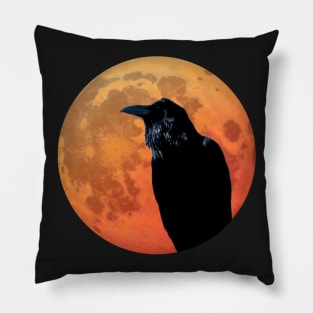 Raven on the blood moon Pillow