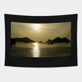 Vietnam, Coucher de soleil a Cat Ba Tapestry