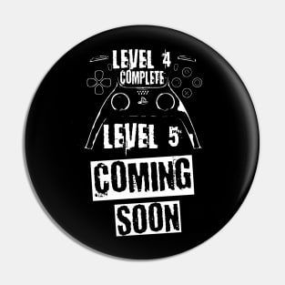 Level 4 Complete, white theme Pin