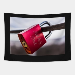 Red love lock Tapestry